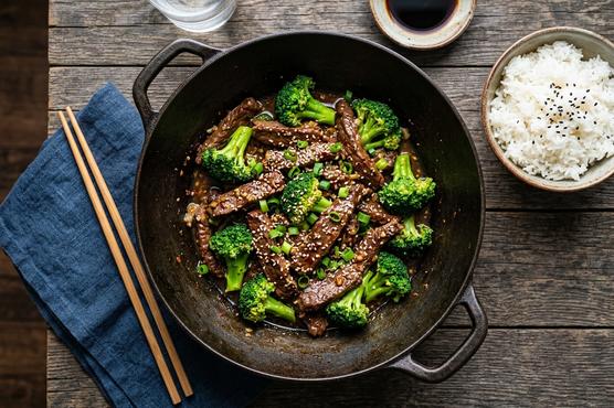 Beef and broccoli stir-fry with red bell peppers - heme-iron pregnancy meal